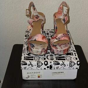 Open toe floral sandals